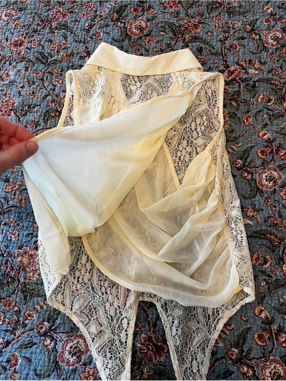 Mine Yellow Lace Blouse Cropped
Shear See Through w/ Tie Front Detail Cross Back - Picture 5 of 6